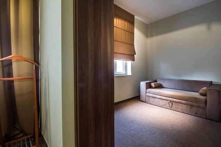 أوميس Central Luxury Rooms المظهر الخارجي الصورة