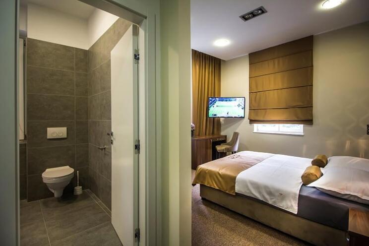 أوميس Central Luxury Rooms المظهر الخارجي الصورة