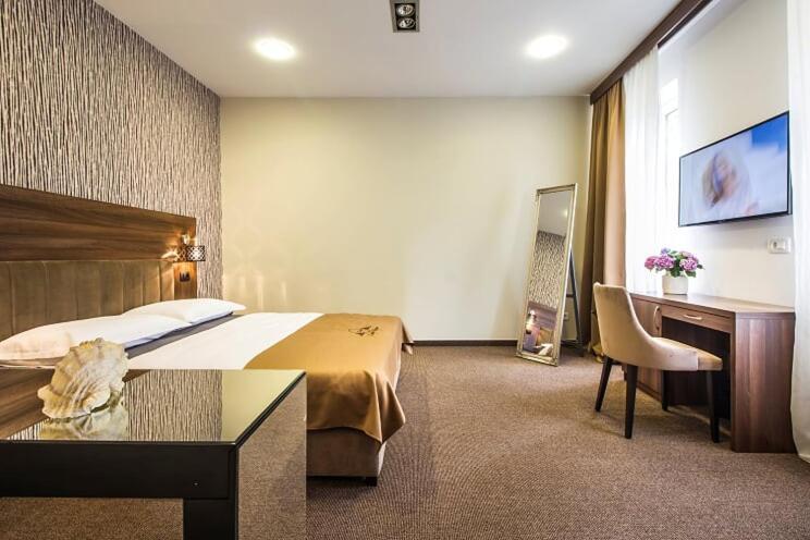 أوميس Central Luxury Rooms المظهر الخارجي الصورة